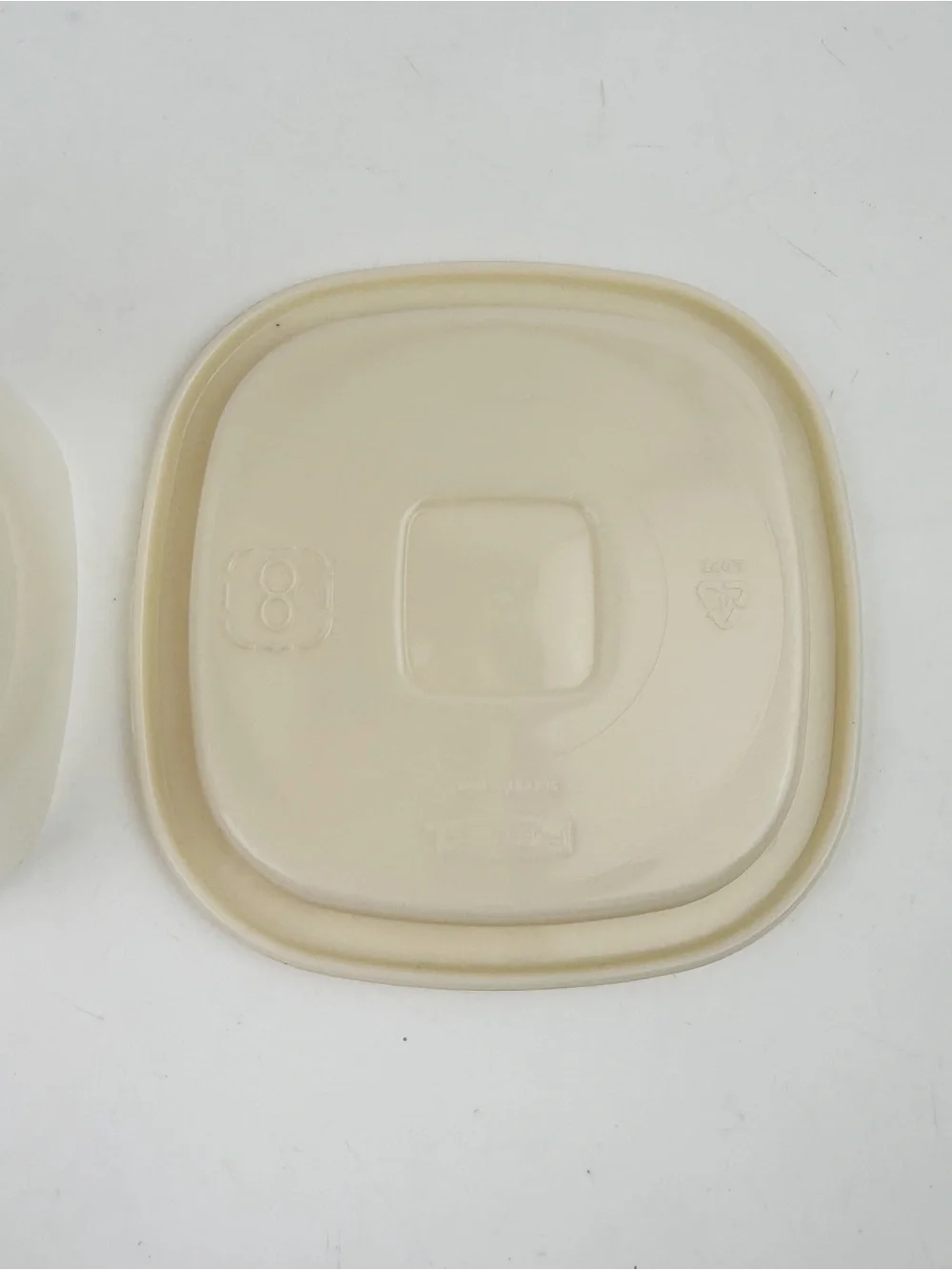 Rubbermaid #8 Servin Saver Canister Almond Lid 1.8 Pint Square Vintage VGC